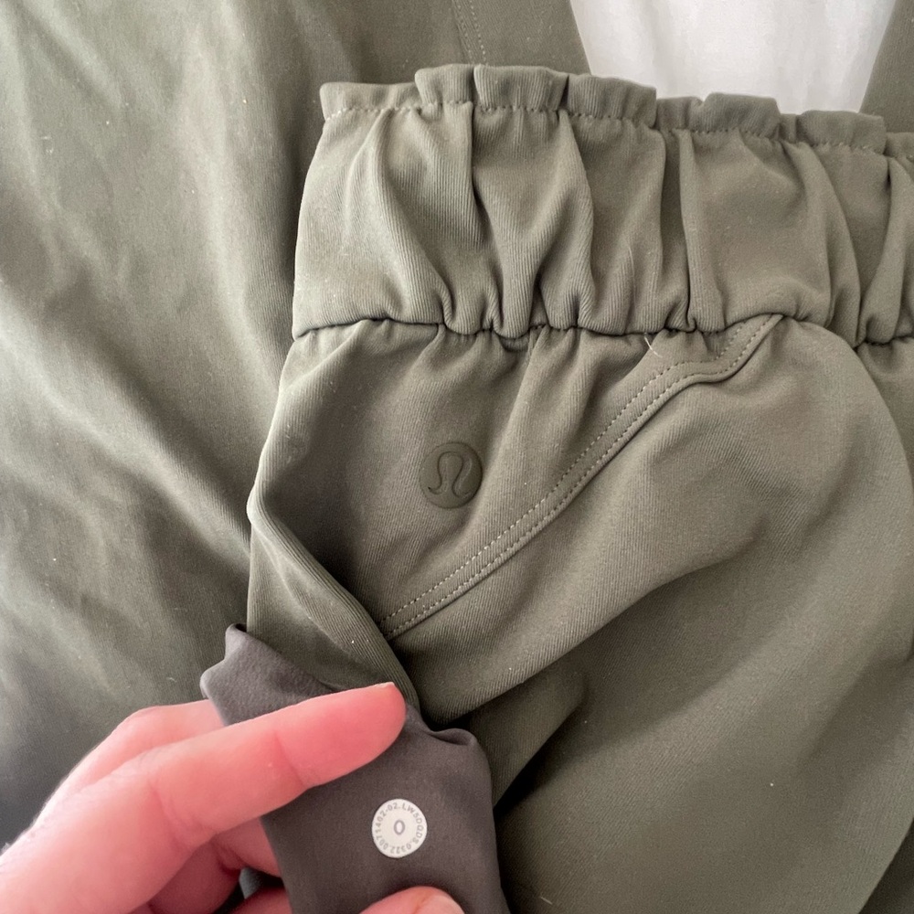 Lululemon Olive Green Women's Joggers - Picture 4 of 4